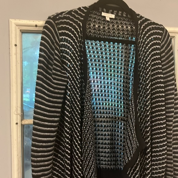 Cache sweater open front, size M, preloved gently used - Picture 3 of 3